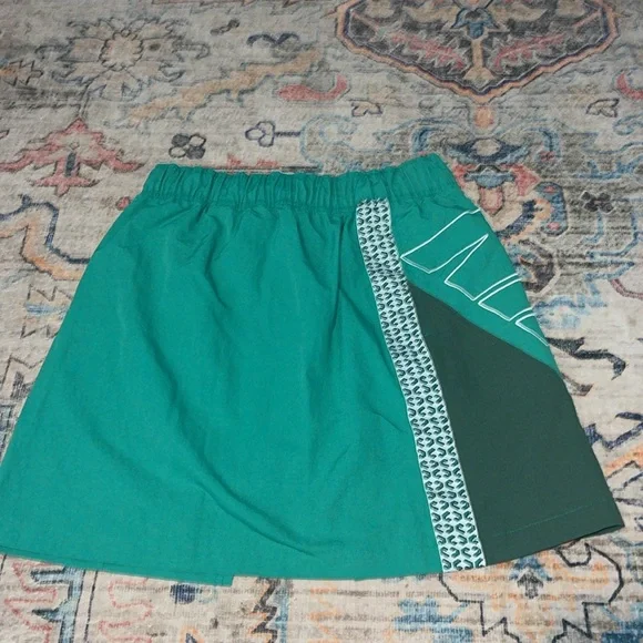 NEW Women’s medium Nike track skirt - Picture 2 of 8